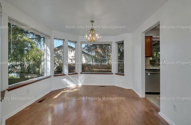 Building Photo - Beautifully Maintained 3-Bedroom Home in Prime Federal Way Location