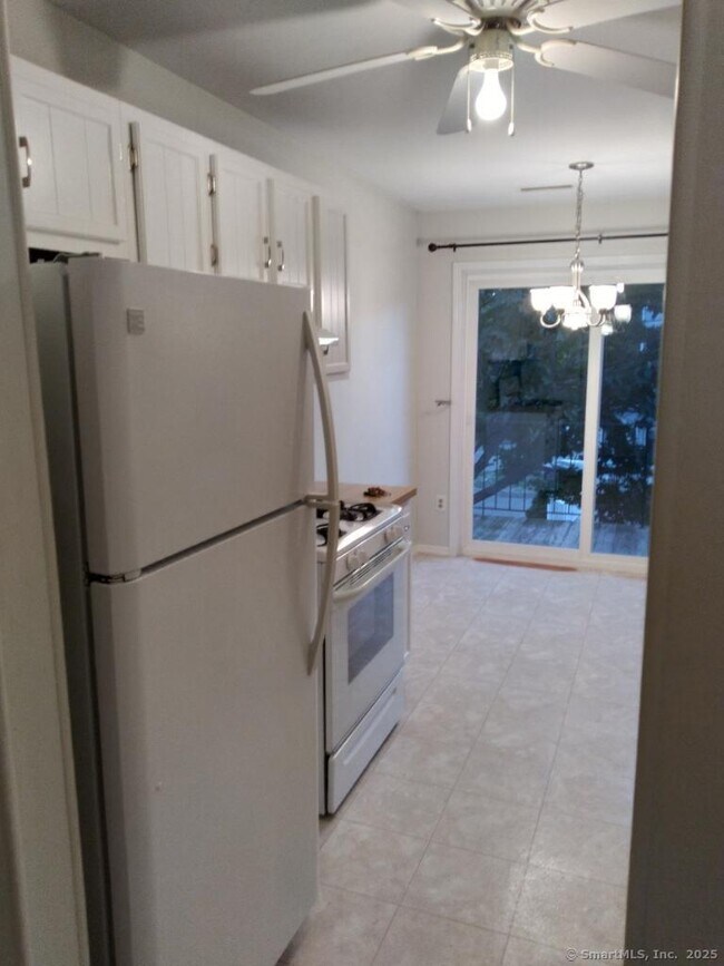 Building Photo - 16 Southwind Ln