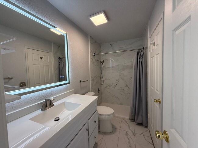 Building Photo - Two-bedroom single story in NW Modesto!