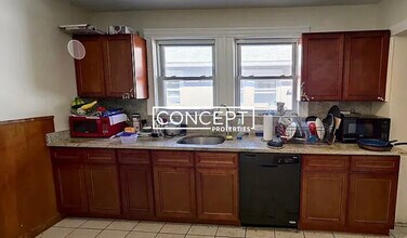 Building Photo - 785 Washington St