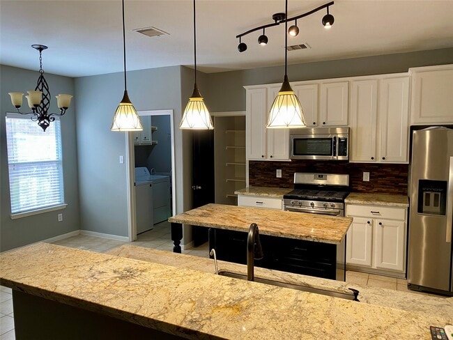 Building Photo - 2827 Mustang Hill Ln