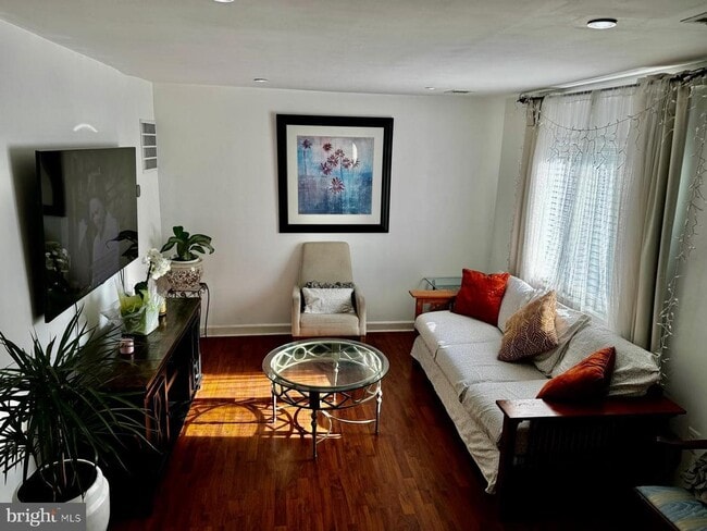 Building Photo - 8402 Jinetes Ct