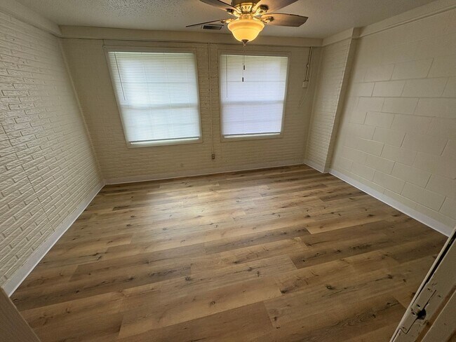 Building Photo - 2401 Shady Glen Ct