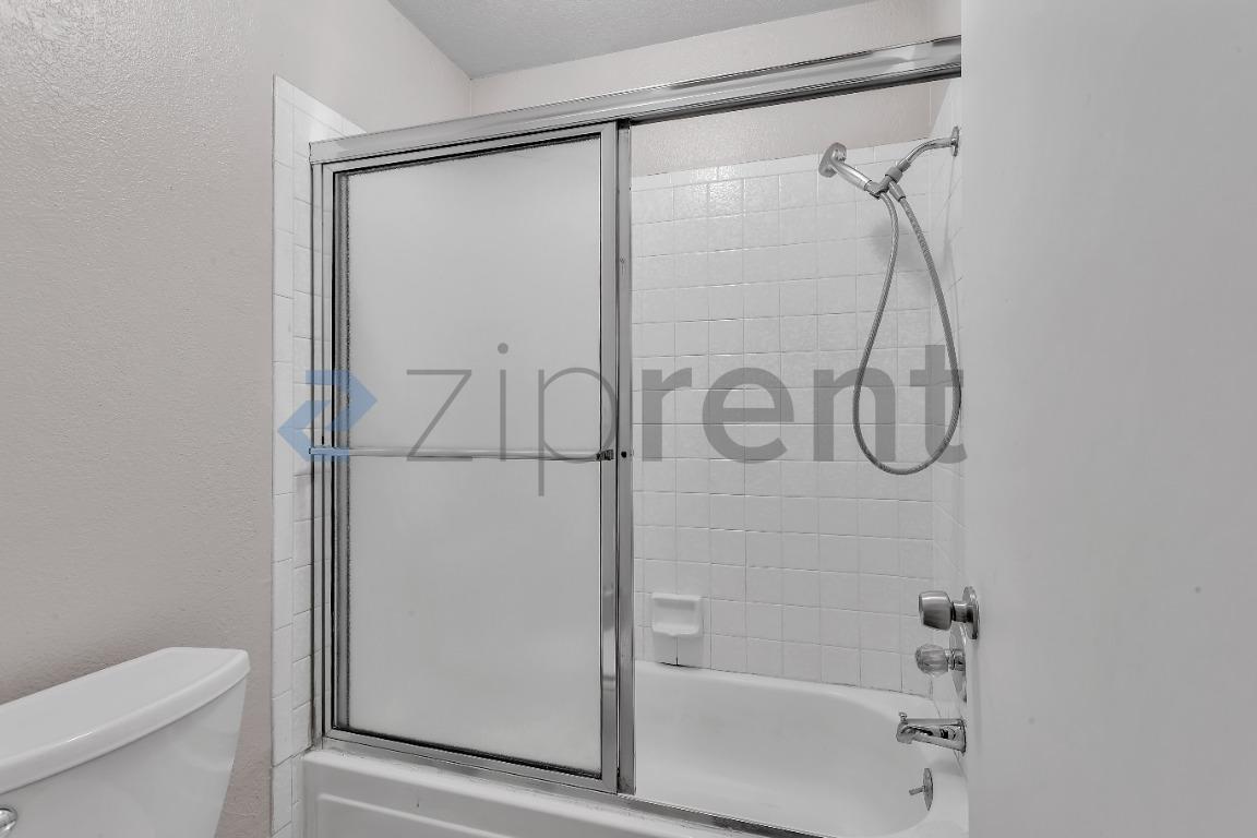 Building Photo - Unit 25
