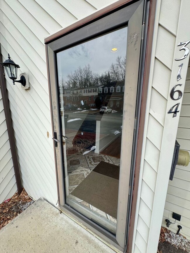 Building Photo - Charming 2 Bed 1.5 Bath in Gibsonia!