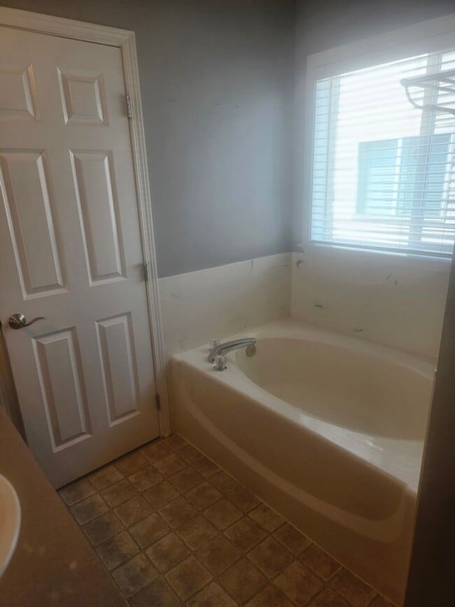 Building Photo - 3bd/2.5ba Maple Valley Home