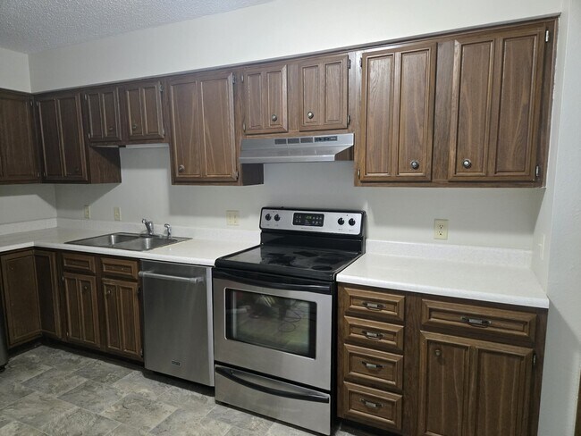 Building Photo - 5534 Glenridge Dr