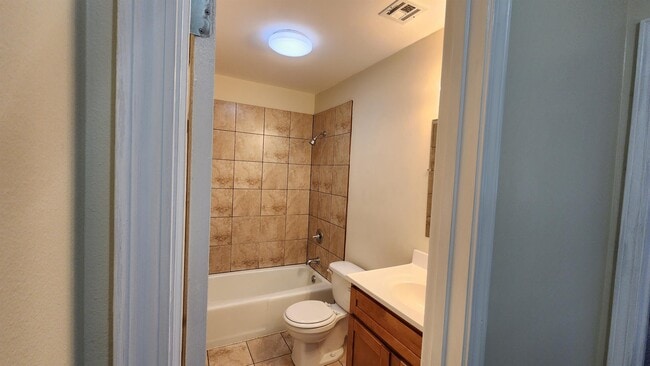 Building Photo - 3421 Golden Dr