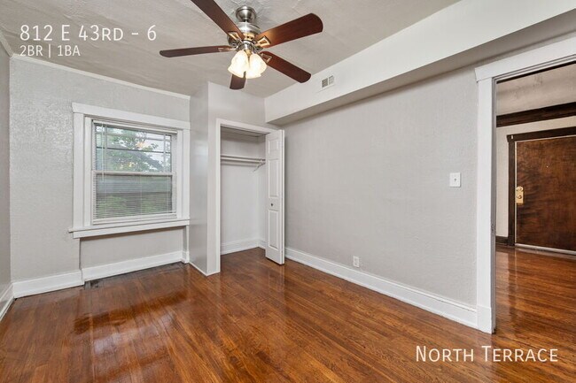 Building Photo - 812 E 43rd-6