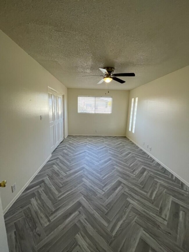 Building Photo - 8439 E Coronado Rd