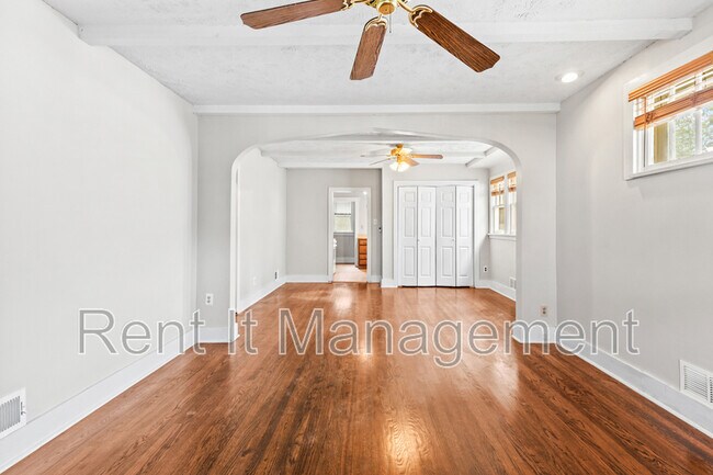 Building Photo - 2315 N. 61st.