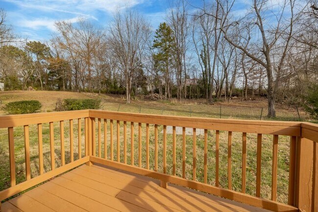 Building Photo - Updated 2-Bedroom Home Walking Distance to Longwood University!