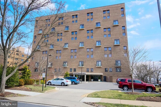 Building Photo - 1401 N Oak St