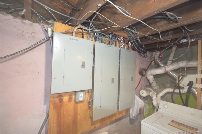 Building Photo - 258 Rakoczy Ave