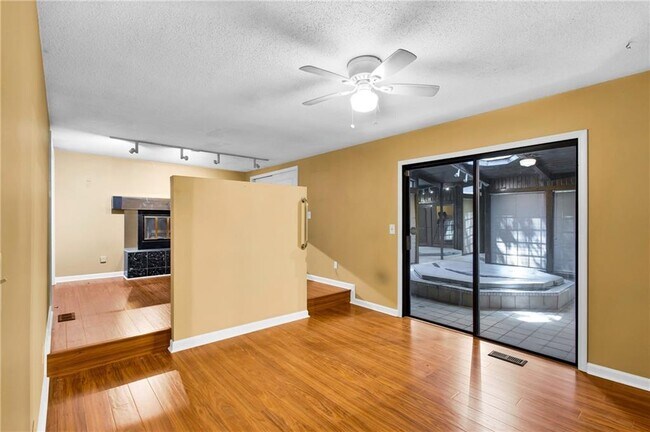 Building Photo - 2755 Janet St