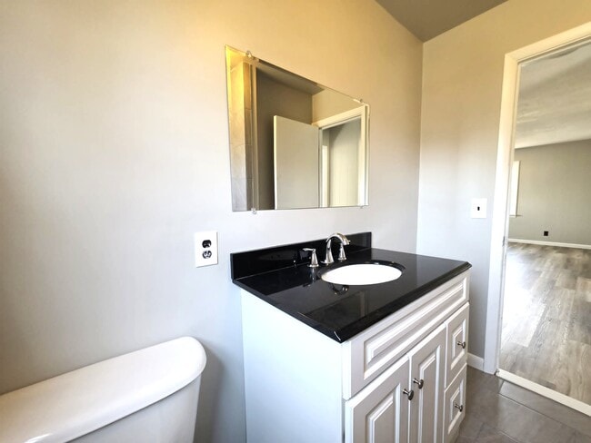 Building Photo - 406 Grove Pl