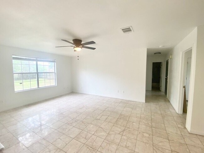 Building Photo - 3 bedroom home with a large backyard in Harker Heights!