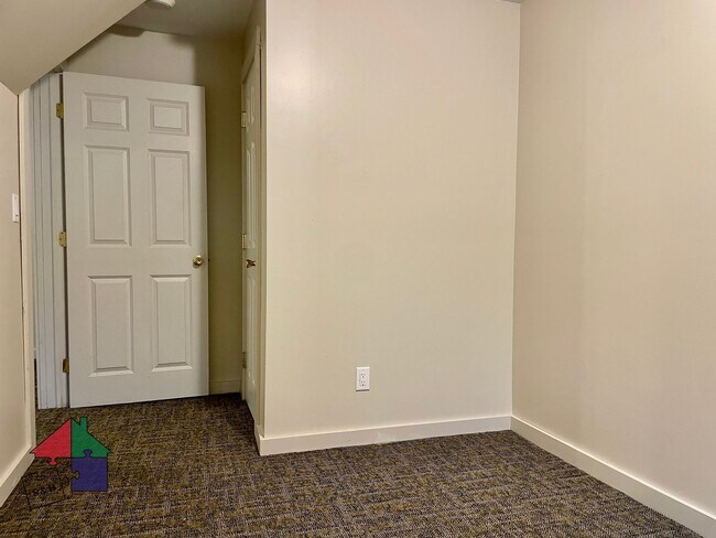 Building Photo - 293 US-302