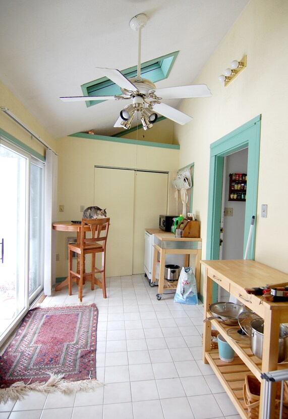 Building Photo - 704 S Grove St