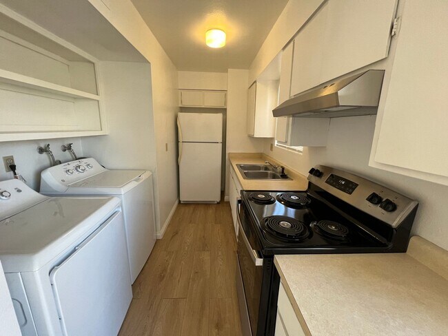 Building Photo - COMING SOON !! 2 Story Townhome