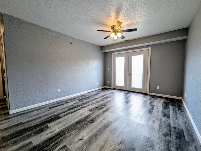 Building Photo - 1317 B Ave W