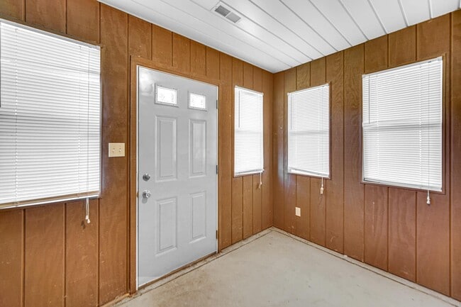 Building Photo - 2848 W 64th Ct