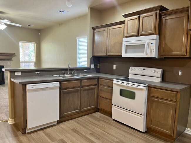 Building Photo - 6737 NW 125th Ct