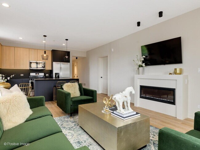 Building Photo - 6035 W North Ave