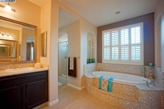 Building Photo - 3200 Spicewood Ln