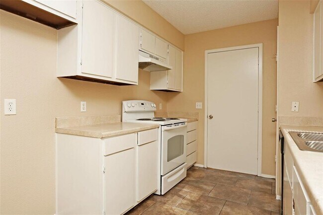 Building Photo - 22518 John Rolfe Ln