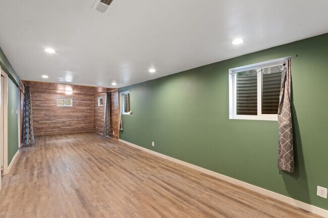 Building Photo - 341 Longfellow Dr