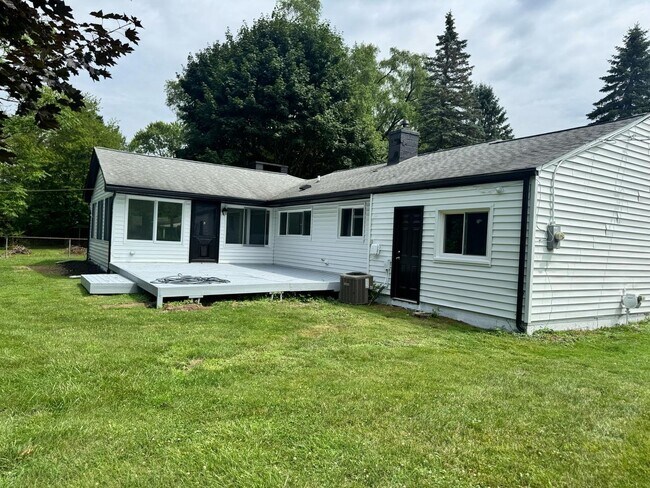 Building Photo - 2BD-1BTH HOME | NEWLY RENOVATED | WEST BLO...