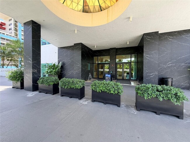 Building Photo - 2101 Brickell Ave