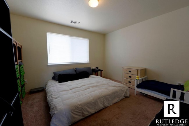 Building Photo - 3 bedroom 2 1/2 bath, 1245 sq. ft., townho...