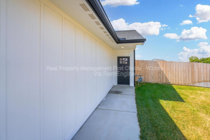 Building Photo - 3421 W 45th St S