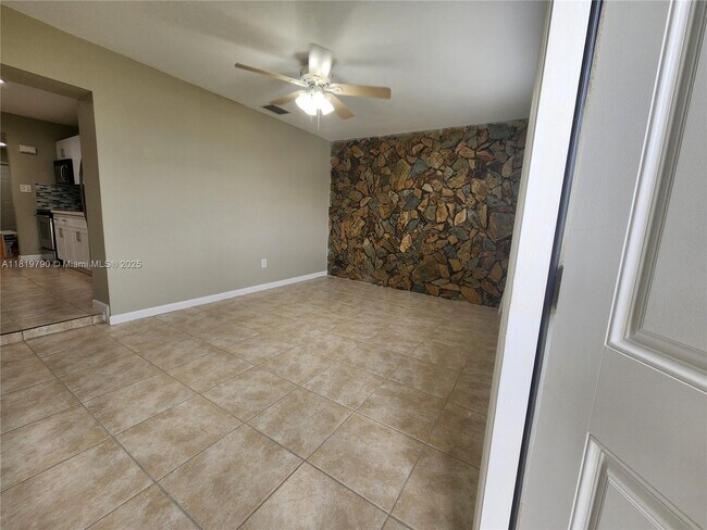 Building Photo - 1806 SW 97th Ave