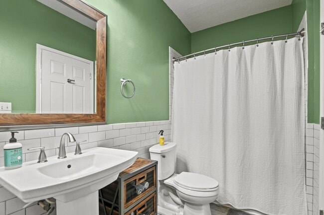 Building Photo - 2234 Chatelain Way