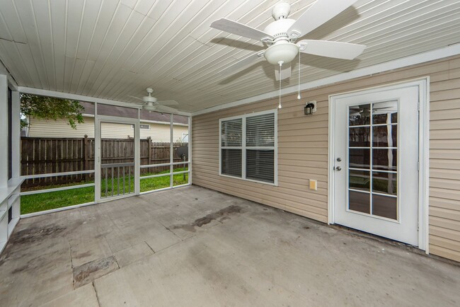 Building Photo - 4 Bedroom 2.5 Bath Home in Felder Creek - ...