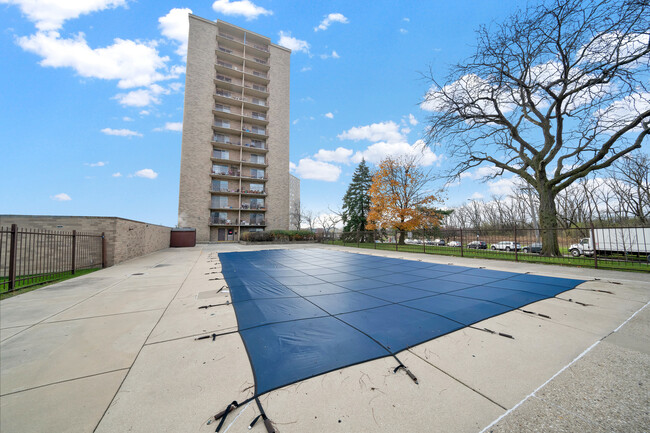 Building Photo - 6833 N Kedzie Ave