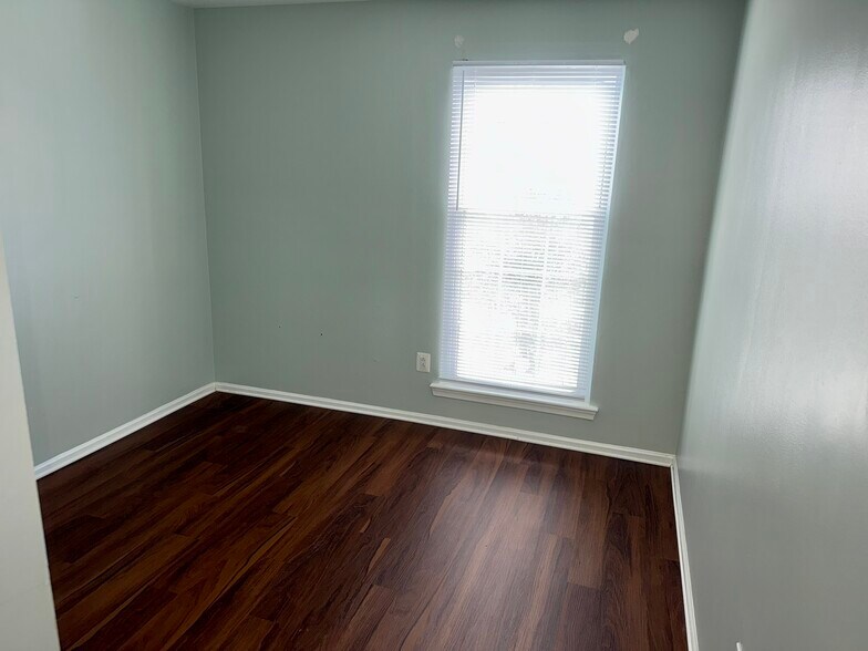 Building Photo - 311 Andover Pl