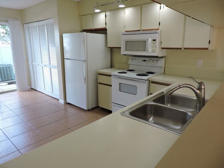 Building Photo - 6239 Riverwalk Ln