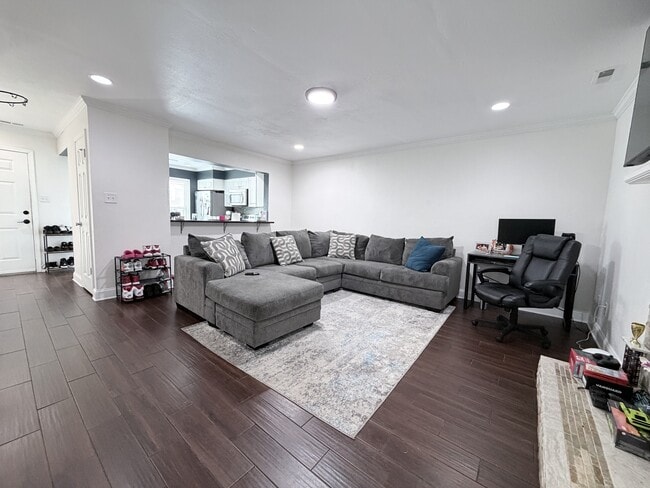 Building Photo - 1528 Jameson Dr