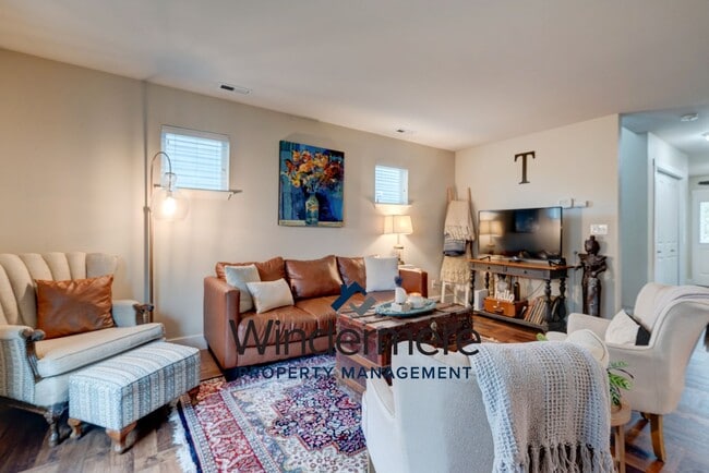 Building Photo - 3 Bed 2.5 Bath Townhome