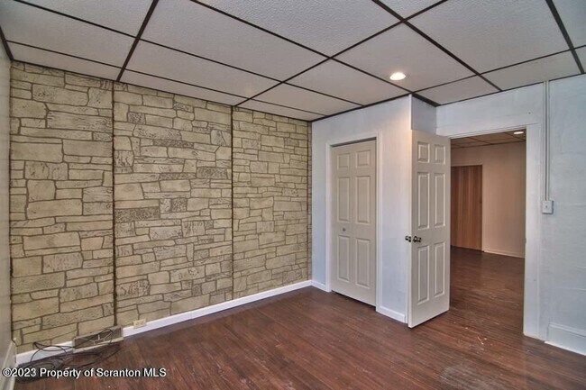 Building Photo - 1418 Capouse Ave