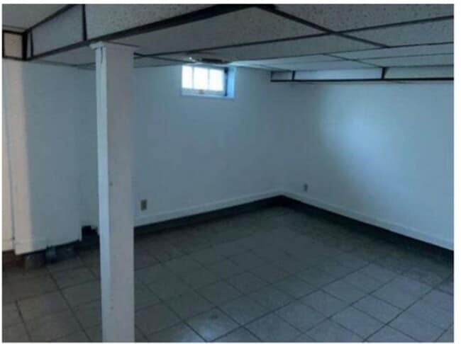 Building Photo - 3 Bed Bettendorf Home