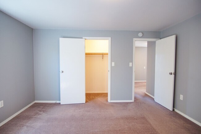 Building Photo - Delightful Rare Gem in SE Portland with Modern Amenities!