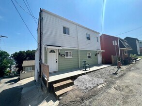 Building Photo - 2701-2703 Oakley Way (Full Service)