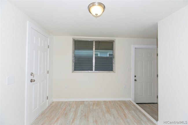 Building Photo - 1915 Kalihi St