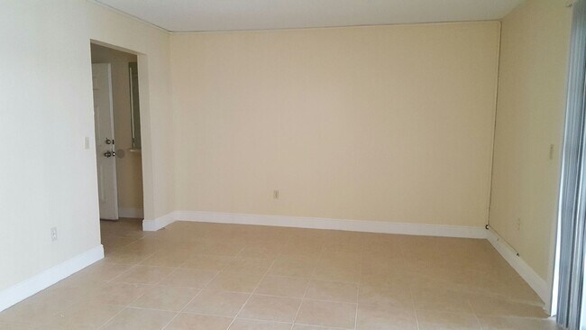 Building Photo - 3934 Versailles Dr