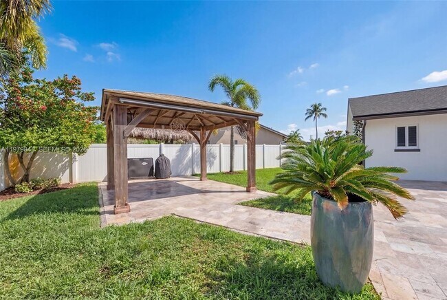 Building Photo - 8695 SW 51st Pl